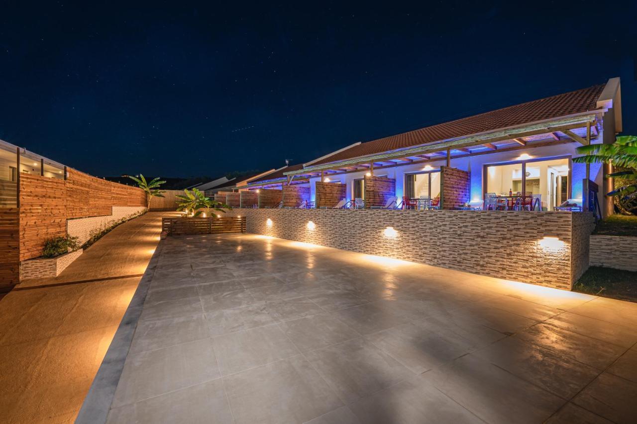 Kozanos Suites With Private Pool アモウディ エクステリア 写真